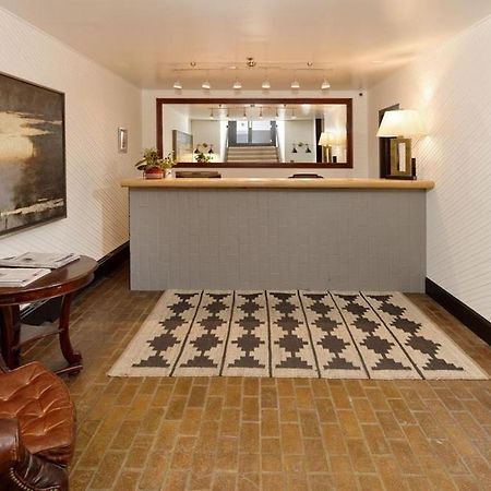 Independence Square 213, Spacious Hotel Room With 2 Queen Beds, Wet Bar, And Sitting Area Aspen Eksteriør billede